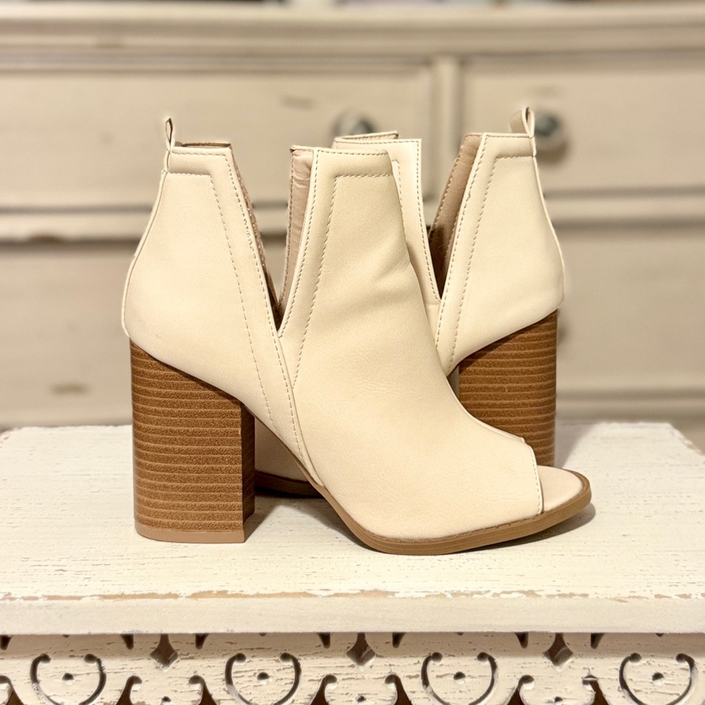 Qupid Bonnie Peep Toe Ankle Booties - Picture 3 of 8